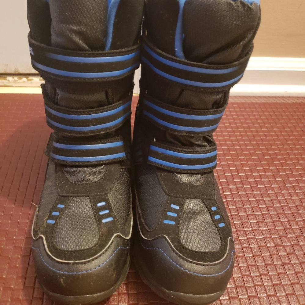 Totes boy snow boots
